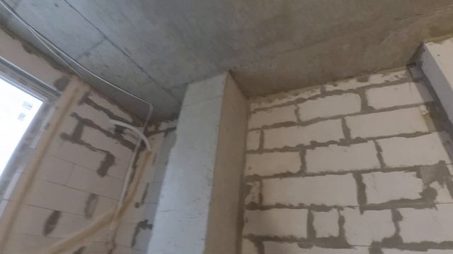 ВОТ ПОЧЕМУ СТЕНЫ ИЗ ПЕНОБЛОКА ТРЕСКАЮТСЯ!!! ЧАСТАЯ ОШИБКА ПРИ УКЛАДКЕ. УЗЕЛ ПРИМЫКАНИЯ К ПОТОЛКУ.