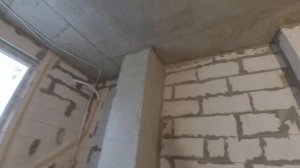 ВОТ ПОЧЕМУ СТЕНЫ ИЗ ПЕНОБЛОКА ТРЕСКАЮТСЯ!!! ЧАСТАЯ ОШИБКА ПРИ УКЛАДКЕ. УЗЕЛ ПРИМЫКАНИЯ К ПОТОЛКУ.