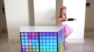 Диана и Рома учатся делится и идти на компромисс когда им обоим нужна одна и та же сцена