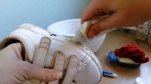 Как отмыть белые кроссовки
