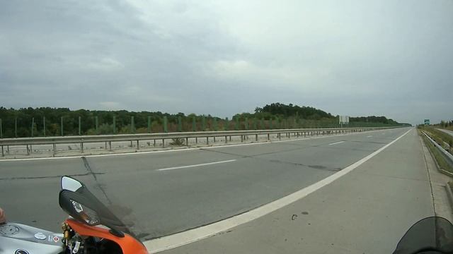 liniuta 50 km/h-300 km/h Suzuki GSXR 1000 2008 vs Honda CBR1000rr 2010 смотреть онлайн