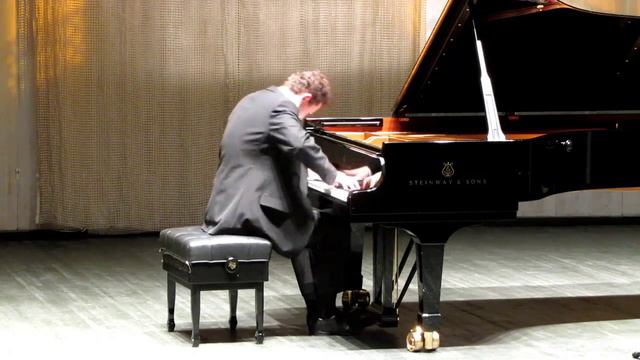Yury Favorin plays Brahms, Piano Sonata No. 3 in F minor, Op. 5 (fragment) смотреть онлайн