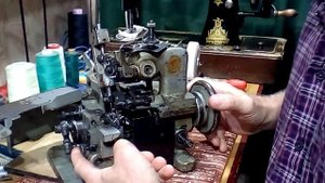 Оверлок 51кл. Подгоняем левый петлитель под иглу.