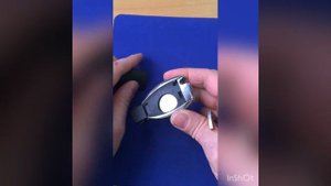 Замена батарейки в ключе автомобиля Мерседес / Mercedes flip key battery replacement