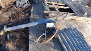 Вакуумный пылесос, тянет всё и дружит с обычным пылесосом