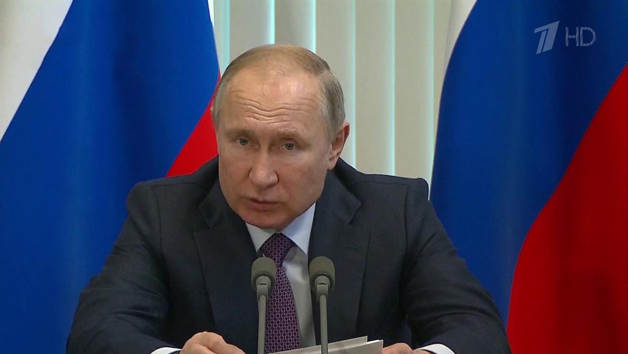 Владимир Путин в Ялте провел совещание по социально-экономическому развитию Крыма