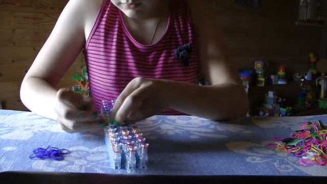 Плетение браслета из резинок Loom bend смотреть онлайн