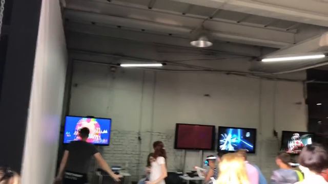 Я встретил друзей: Nikol & Cool Family и Ya - Alisa на фестивале ютюберов Видеожара 2019 в Киеве. смотреть онлайн