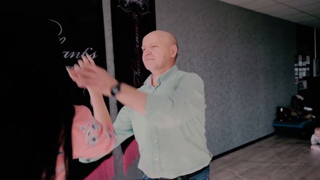 Чувственный танец отца и дочери смотреть онлайн