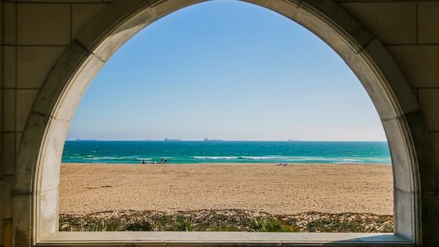 Tour the world famous Sand Castle, a European mansion on the sand смотреть онлайн