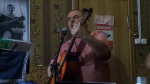Оглянись, незнакомый прохожий.