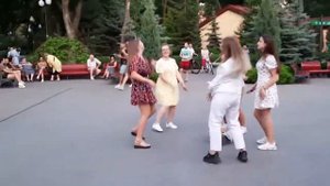 ШЛЕПАЛИ ШЛЕПКИ МОИ И ПЯТКИ...