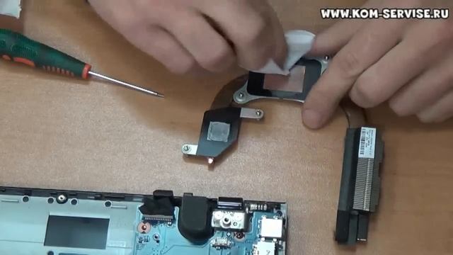 Инструкция по разборке, сборке и чистки от пыли ноутбука Samsung NP300. Замена процессора.