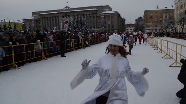 Забег Дедов Морозов. Киров смотреть онлайн