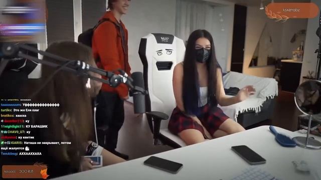 ТЕНДЕРЛИБАЕ СПАЛИЛА НА СТРИМЕ...?