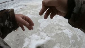 А У НАС ЗИМА! Окунь на блесну и мормышку! РЫБАЛКА НА ЯМАЛЕ! ПОСЛЕДНИЙ ЛЁД НА ОЗЕРЕ! УДАЧНАЯ РЫБАЛКА