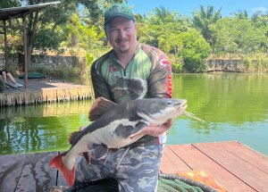 Рыбалка на МОНСТРОВ в Тайланде. Рыбалка на озерах Тайланда. Тролинг. Пилкинг. Морская рыбалка.