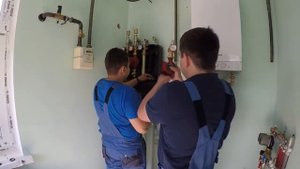 Монтаж навесного котла и насосных групп Stout.