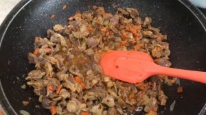 84. Куриные желудочки тушенные с картошкой.