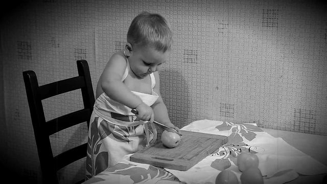 Славентий готовит шарлотку 1год 7месяцев смотреть онлайн