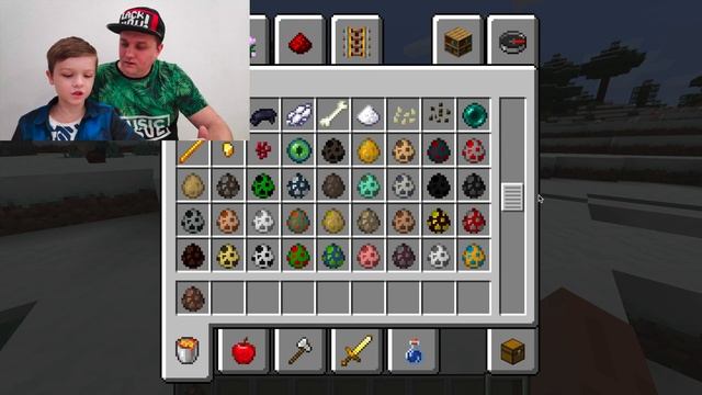 Андрей играет с Папой в MINECRAFT. Обзор игры Майнкрафт. Сражение против всех. Как пройти Майнкраф