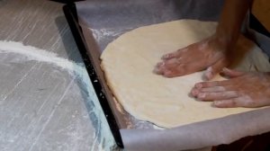 Итальянская пицца. Часть 3: Как раскатать, собрать и выпекать пиццу.