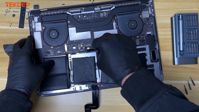 How To Replace Bad Battery! 2016 2017 MacBook Pro Touch Bar A1707 смотреть онлайн