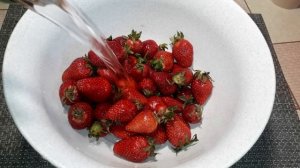 Чтобы не было ГЛИСТОВ, вот как надо мыть КЛУБНИКУ чтобы не попасть в больницу.