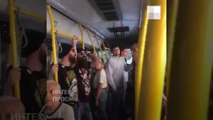 Ростовчане провели флешмоб и исполнили песню «Выйду ночью в поле с конем»