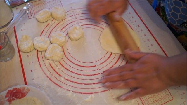 БУЛОЧКИ-РОЗОЧКИ ИЗ СЛОЁНОГО ТЕСТА