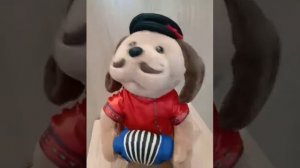 Музыкальный песик исполняет "Никто тебя не любит так как я..."