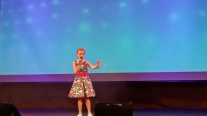 Изабелла с песней "Это Новый год" в ДК "Верея"