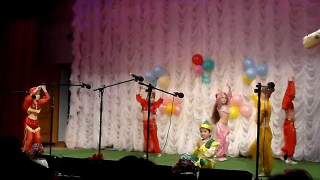 Подарок на 8 Марта Восточный танец смотреть онлайн