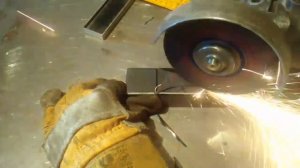 Крутой вариант сделать заглушку в виде пики из профильной трубы!