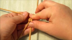 Плетение самовара из газетных трубочек. Урок 8. Плетение ручек и краника самовара.