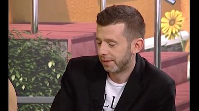 Двор на Субботней: красота ногтей