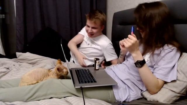 СТРОГО ПРЕДЛАГАЕТ ГЕНСУХИ СДЕЛАТЬ ЕМУ МНЕТ ПЕРЕД СНОМ ГЕНСУХА БЫЛА НЕ ПРОТИВ смотреть онлайн