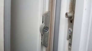 Как легко устранить неплотности пластикового окна, дует из окна.