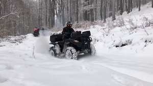 Suzuki kingquad 700 snowing with maxxis bighorn