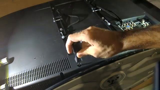 How to Remove the SAMSUNG LCD TV Stand / Base смотреть онлайн