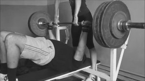 Жим в борцовском мосту. 2014г.