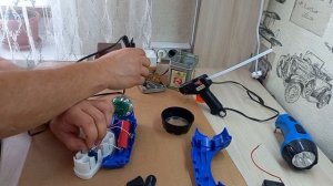 Переделка старого фонаря на литиевые аккумуляторы.