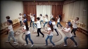 Флешмоб "Нашим мамам посвящается" МАДОУ №64 "Искорка" старшая группа №9