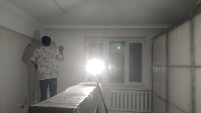 Покраска потолка краскопультом смотреть онлайн