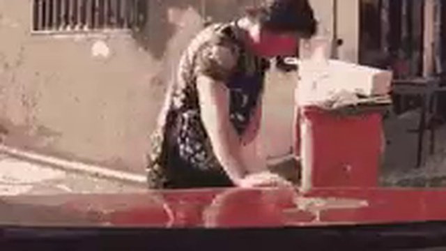 Заслуживает 