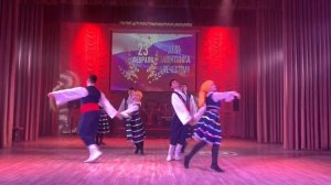 Танцевальная группа Народного греческого фольклорного ансамбля песни и танца «Сартанские самоцветы».