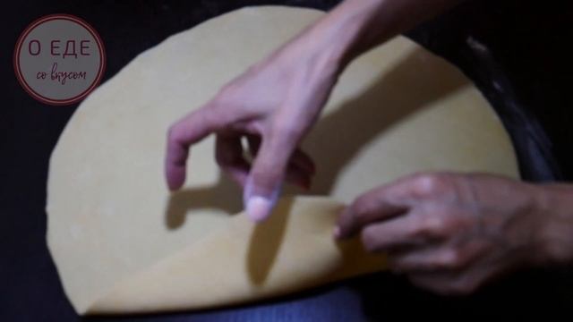 БЕЗ ДРОЖЖЕЙ, БЕЗ РАЗРЫХЛИТЕЛЯ тонкое тесто для пиццы. Чесночная пицца.