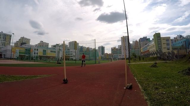 Прыжок с разбега 150 сантиметров, с места 136 сантиметров. Через барьер. смотреть онлайн