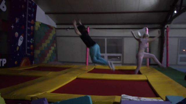 КАК ВЕСЕЛО ПРОВЕСТИ ВРЕМЯ, если все засыпало СНЕГОМ смотреть онлайн