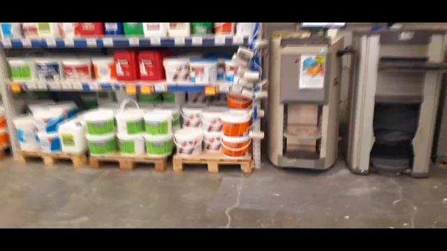 Сравниваем цены на краски для соцобъектов в саратовских строймаркетах